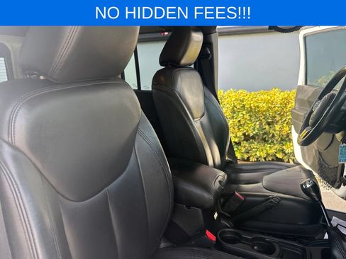 Used 2015 Jeep Wrangler Unlimited Sahara AWD/4WD image 17