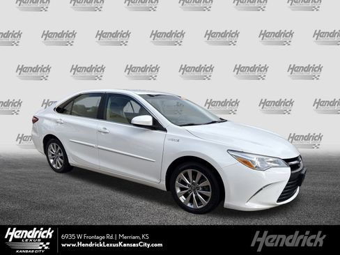 Used 2017 Toyota Camry XLE image 1
