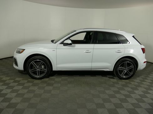 Used 2024 Audi Q5 e Prestige w/ Prestige Package image 6