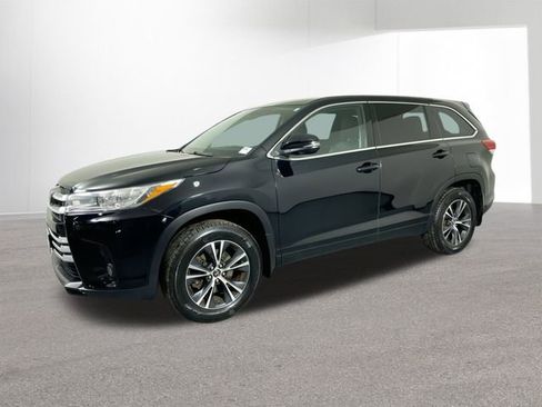 Used 2018 Toyota Highlander LE image 1