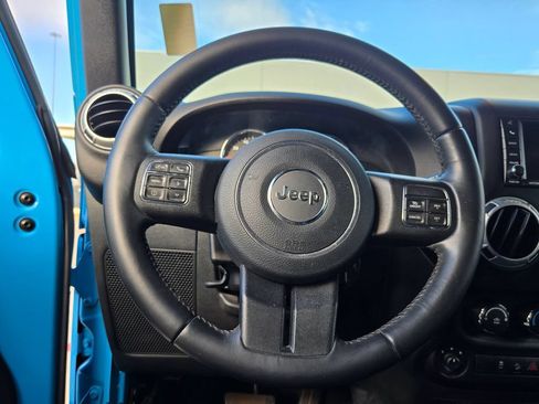 Used 2017 Jeep Wrangler Unlimited Sahara w/ Connectivity Group AWD/4WD image 15