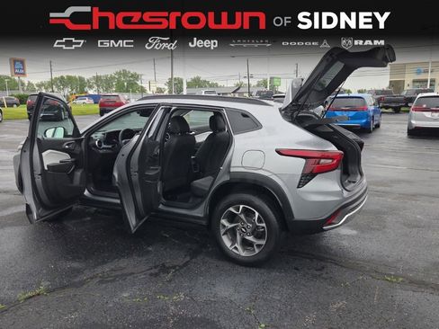 Used 2024 Chevrolet Trax LT w/ Driver Confidence Package FWD image 21