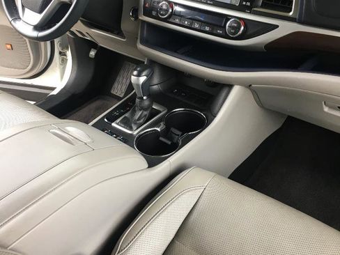 Used 2016 Toyota Highlander Limited FWD image 20