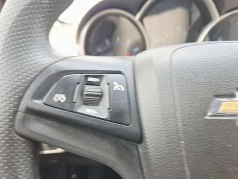 Used 2014 Chevrolet Cruze LS FWD image 10
