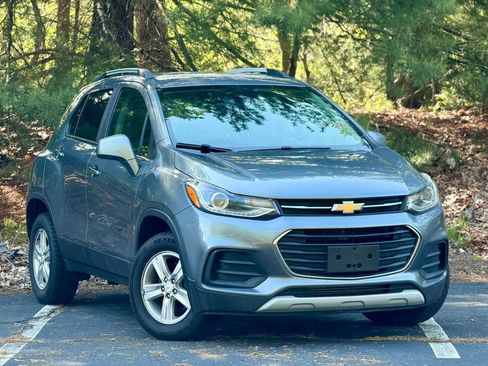 Used 2019 Chevrolet Trax LT w/ LT Convenience Package AWD/4WD image 2