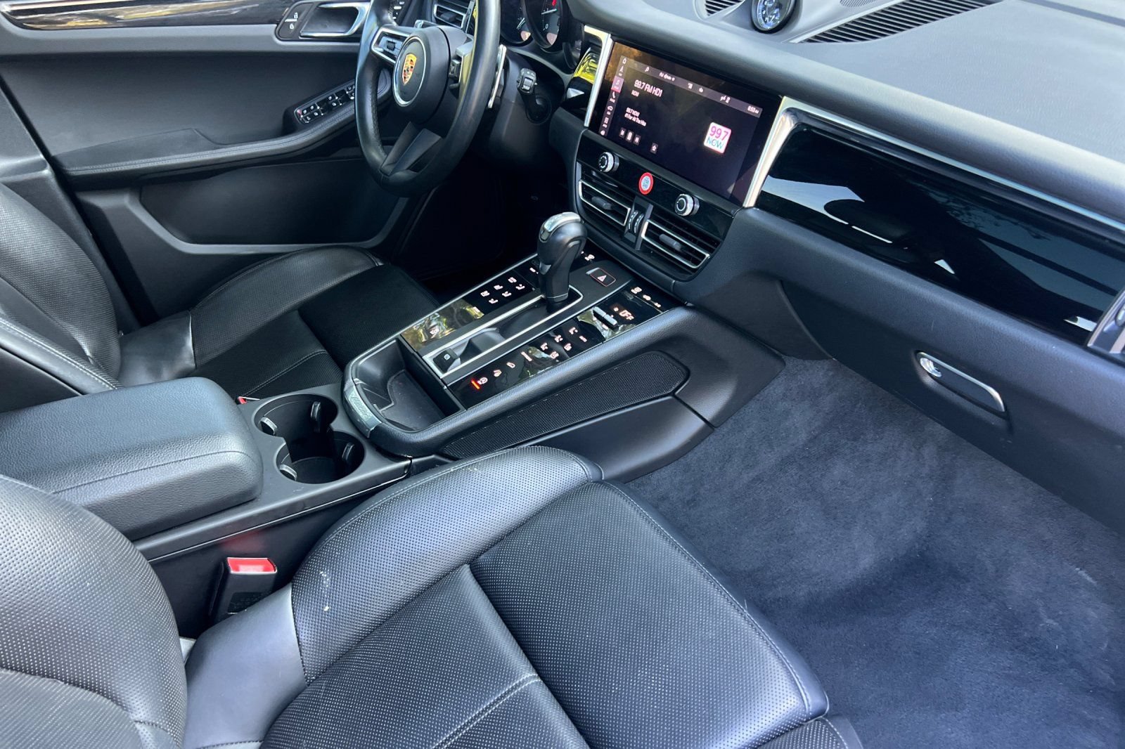 Used 2024 Porsche Macan AWD/4WD image 19