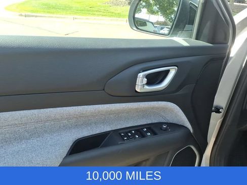 Used 2024 Jeep Compass Latitude AWD/4WD image 9