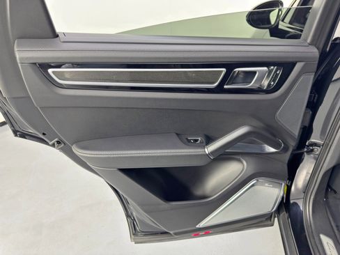 Used 2022 Porsche Cayenne Turbo S image 47