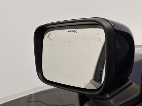 Used 2018 Jeep Renegade Altitude w/ Safety & Security Group FWD image 12