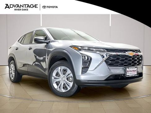 Used 2024 Chevrolet Trax LS w/ Driver Confidence Package image 2