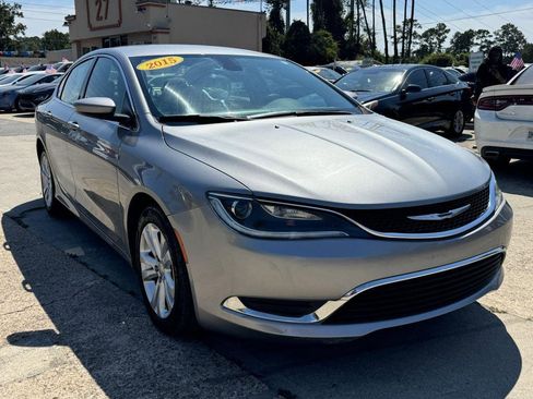 Used 2015 Chrysler 200 Limited image 3