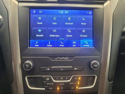 Used 2020 Ford Fusion SE image 25