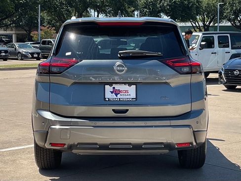Used 2026 Nissan Rogue SL FWD image 5