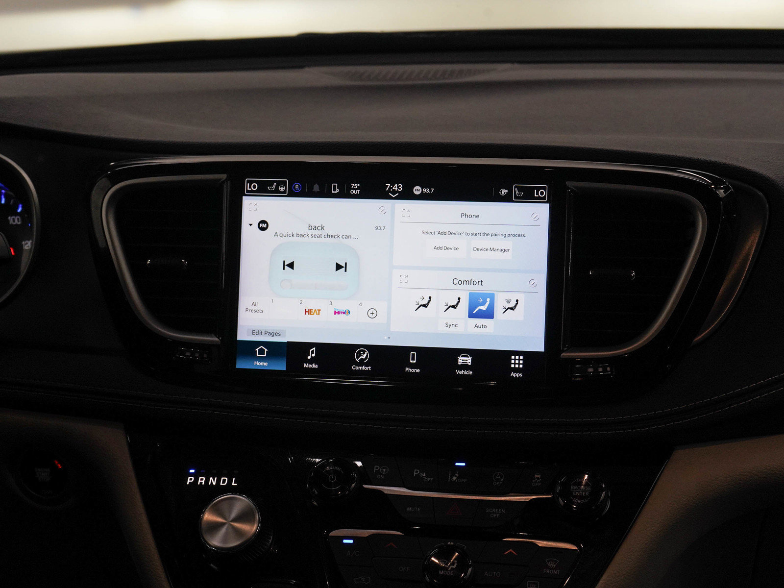 Used 2024 Chrysler Pacifica Touring-L AWD/4WD image 16