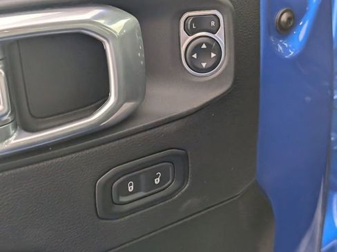 Certified 2023 Jeep Gladiator Overland image 11