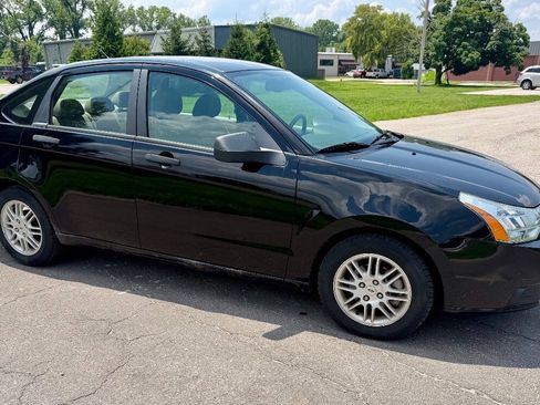 Used 2010 Ford Focus SE FWD image 5