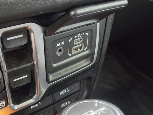 Used 2024 Jeep Gladiator Sport image 20