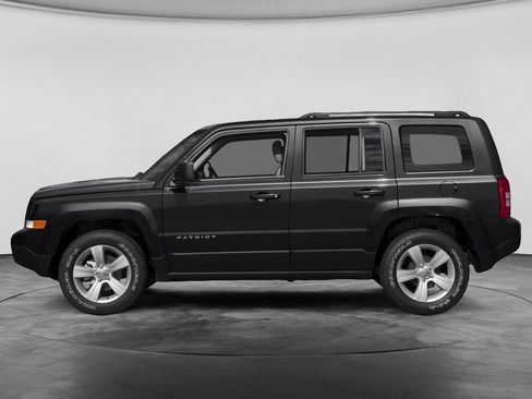 Used 2017 Jeep Patriot Sport w/ Power Value Group FWD image 3