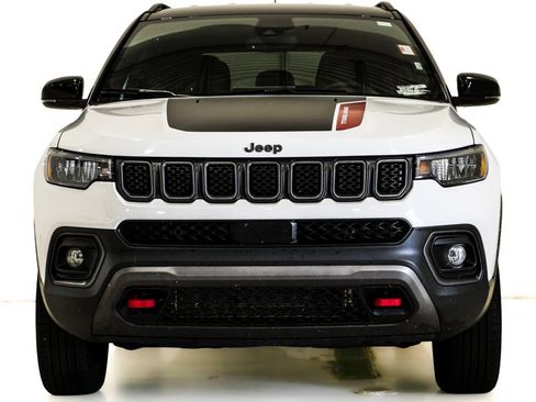 Used 2024 Jeep Compass Trailhawk AWD/4WD image 2