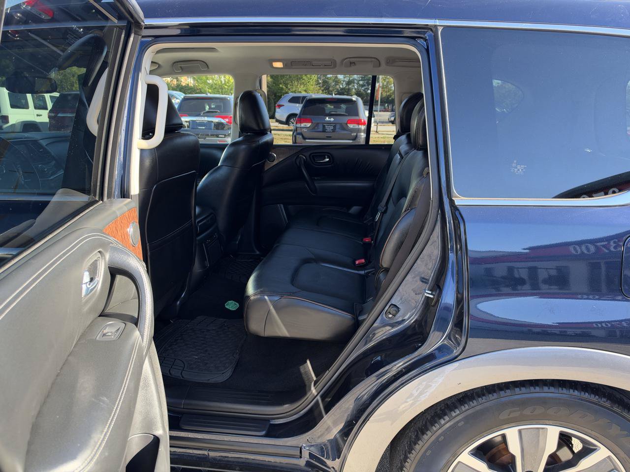 Used 2019 Nissan Armada SL w/ Premium Package AWD/4WD image 11