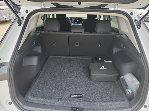 New 2026 Volkswagen Tiguan S image 9