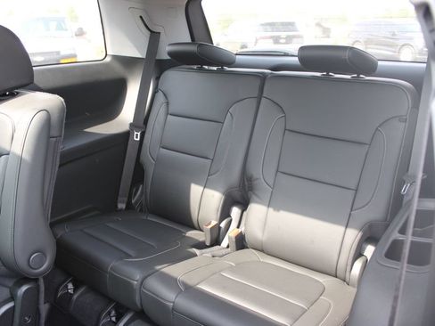 Used 2023 GMC Acadia SLT w/ Preferred Package FWD image 22
