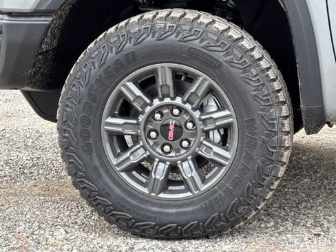 New 2026 GMC Sierra 1500 AT4X w/ LPO, Black Badging Package AWD/4WD image 32