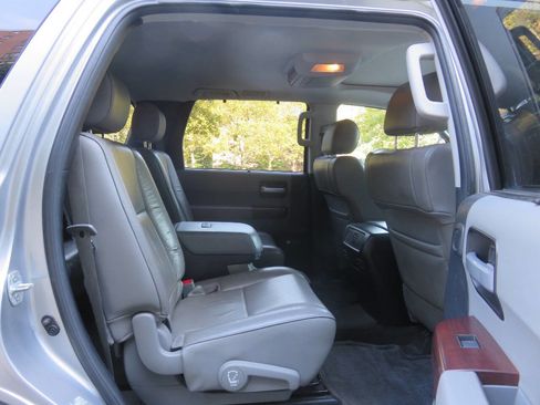 Used 2016 Toyota Sequoia Platinum image 22