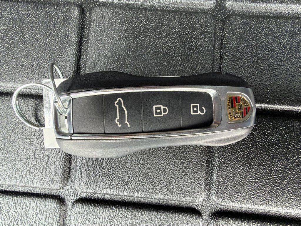 Used 2023 Porsche Cayenne AWD/4WD image 28