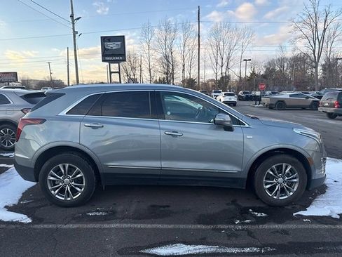 Used 2023 Cadillac XT5 Premium Luxury image 2