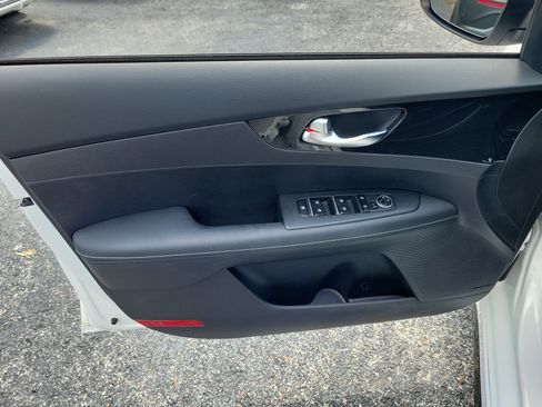 Used 2023 Kia Forte GT-Line w/ GT-Line Premium Package FWD image 9