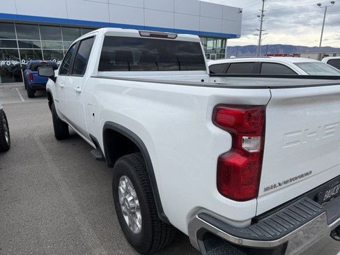Used 2020 Chevrolet Silverado 2500 LT w/ Convenience Package image 3