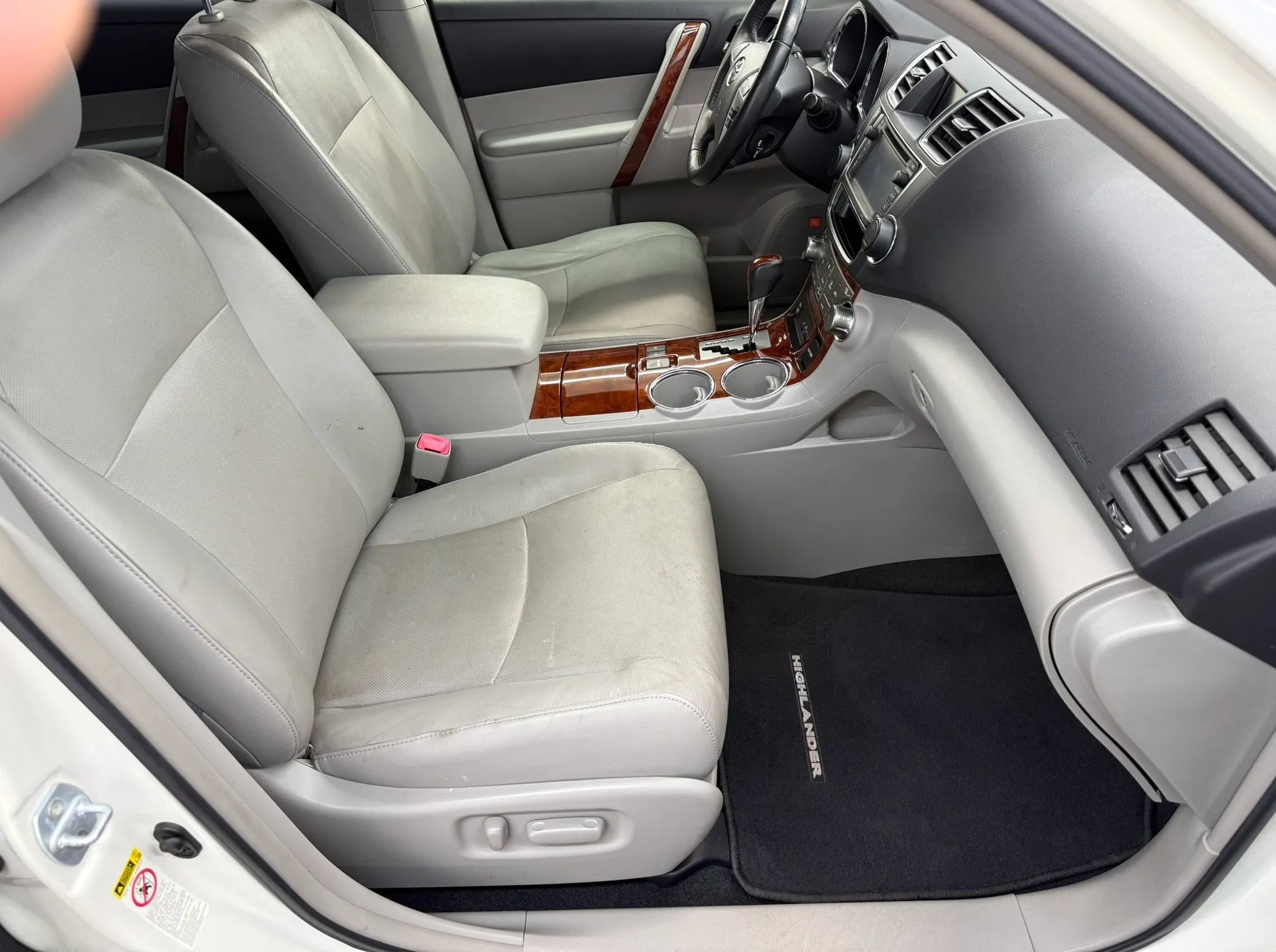 Used 2013 Toyota Highlander Limited AWD/4WD image 16