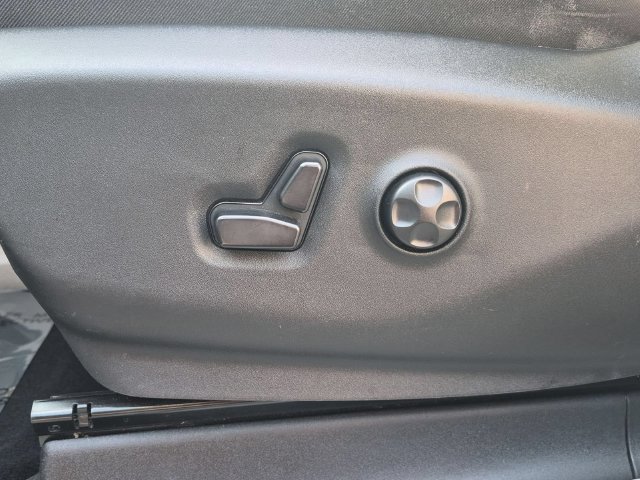 Used 2023 Chrysler Pacifica Limited FWD image 13