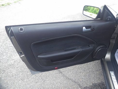 Used 2005 Ford Mustang Premium RWD image 27