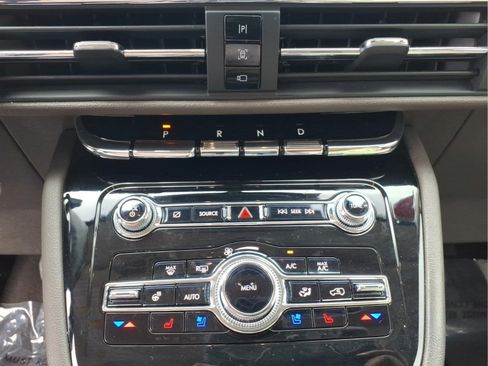 Certified 2022 Lincoln Corsair AWD w/ Premium Package image 9