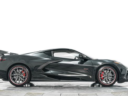 Used 2023 Chevrolet Corvette Stingray Premium Cpe w/ Z51 Performance Package RWD image 18