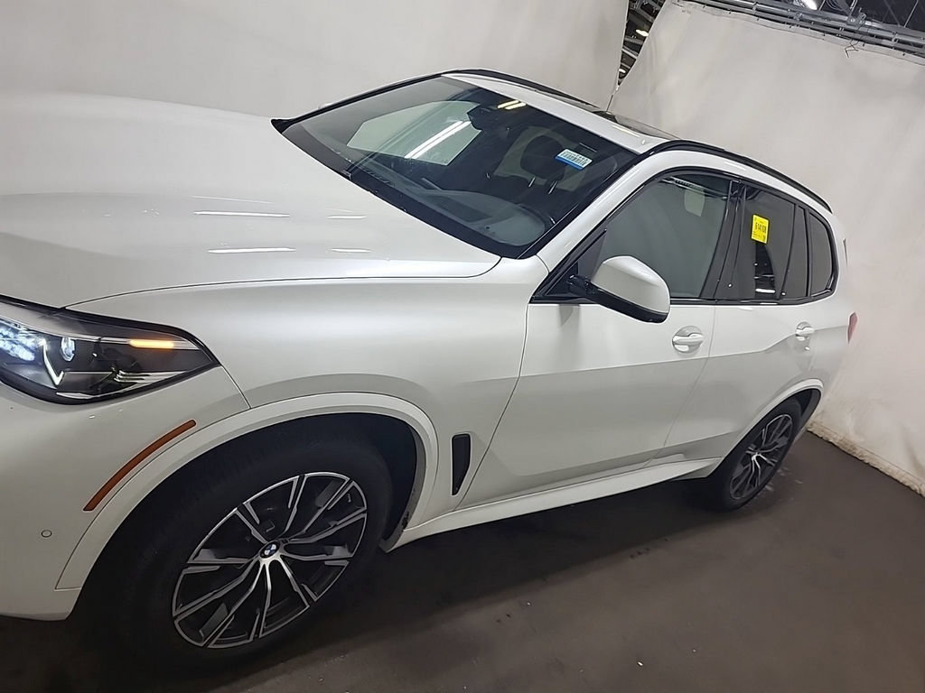 Used 2022 BMW X5 xDrive40i w/ M Sport Package AWD/4WD image 2