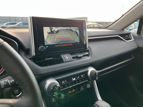 Used 2025 Toyota RAV4 XLE image 21