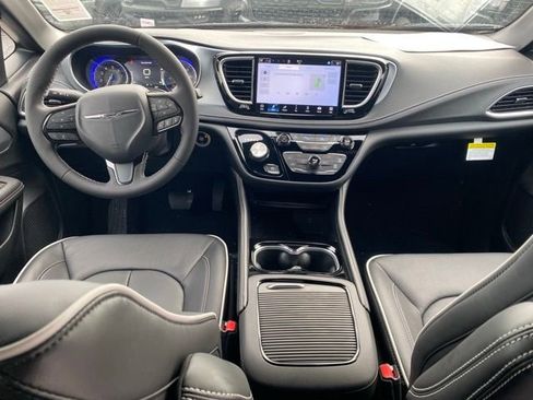 New 2026 Chrysler Pacifica Limited w/ S Appearance Package image 36