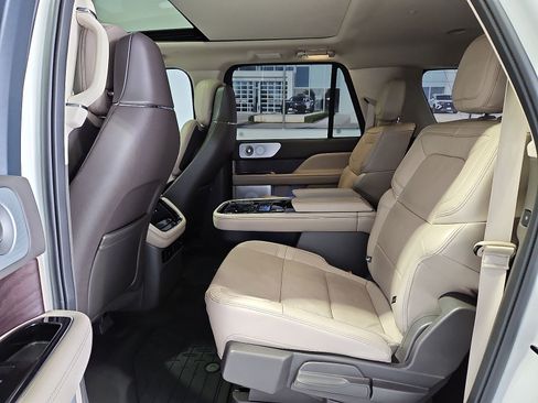Used 2024 Lincoln Navigator L Reserve AWD/4WD image 13
