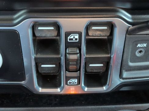 Used 2022 Jeep Gladiator Sport AWD/4WD image 24