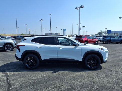 New 2025 Chevrolet Trax ACTIV w/ Driver Confidence Package image 2