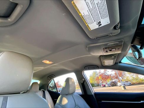 Certified 2019 Toyota Camry SE image 13