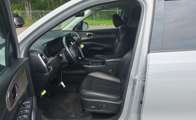 Used 2023 Kia Sorento S w/ Panoramic Sunroof Package AWD/4WD image 5