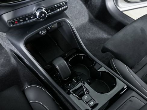 Certified 2025 Volvo XC40 B5 Plus image 18