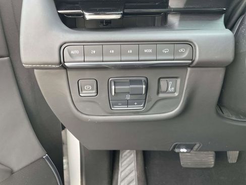 Used 2022 Cadillac Escalade ESV Sport Platinum w/ Heavy-Duty Trailer Package image 23