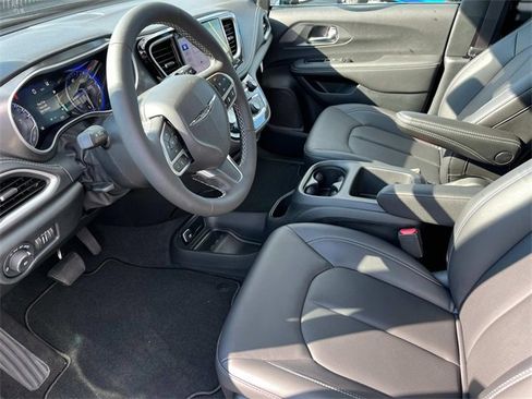 New 2026 Chrysler Pacifica Select image 20