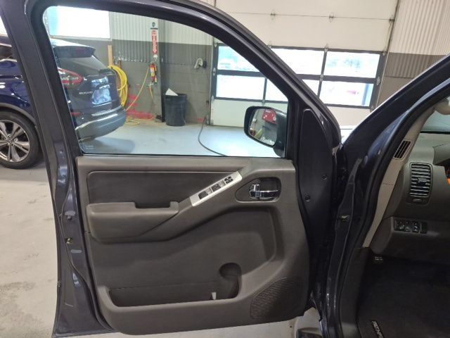 Used 2011 Nissan Pathfinder Silver AWD/4WD image 17