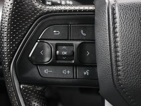 Used 2025 Toyota Tacoma SR5 AWD/4WD image 26